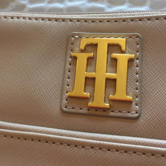 Tommy Hilfiger Women Cream Crossbody Bag - Picture 11 of 16
